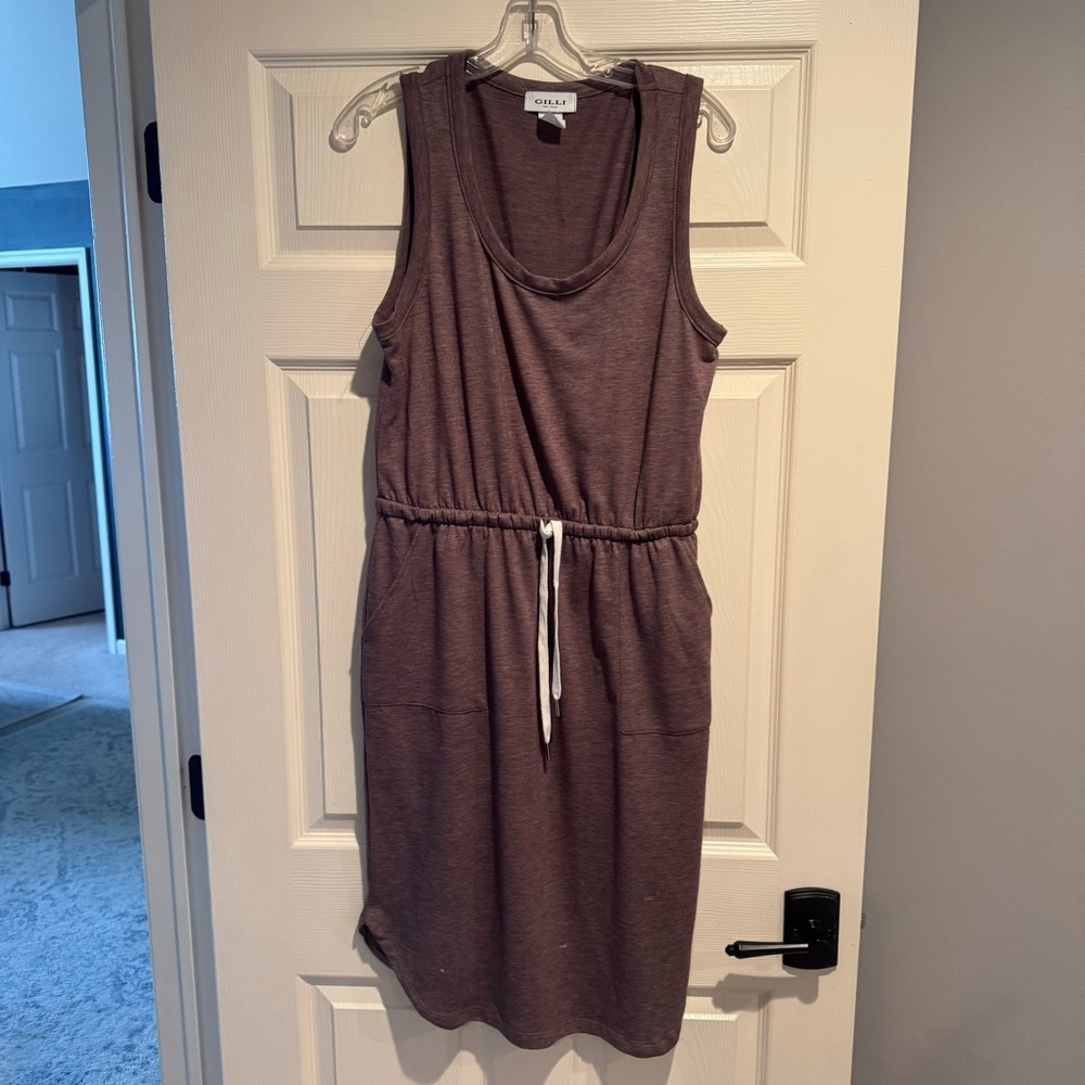 Gilli Sleeveless Tan Midi Dress